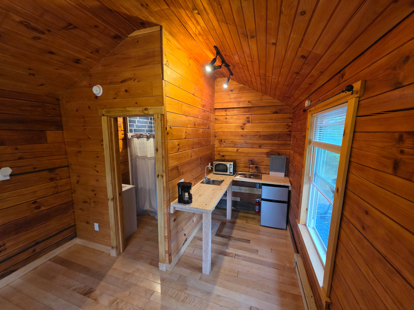Canal Cabin 4
