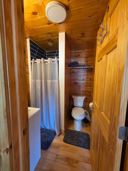 Canal Cabin 4