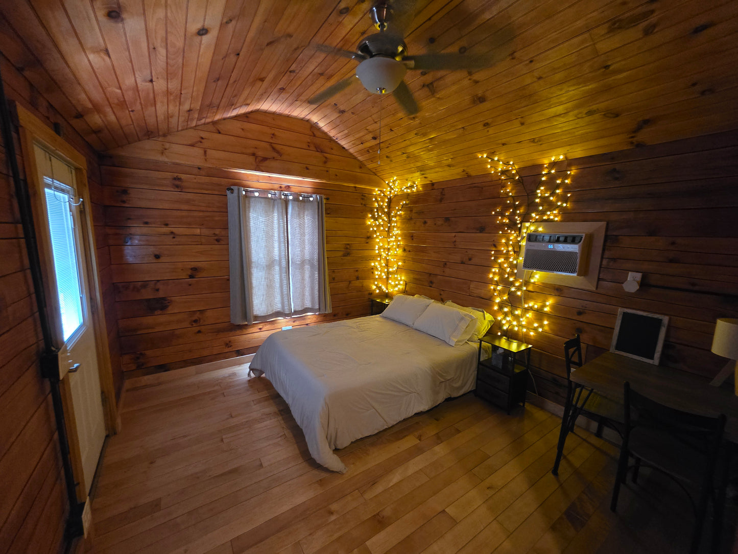 Canal Cabin 4