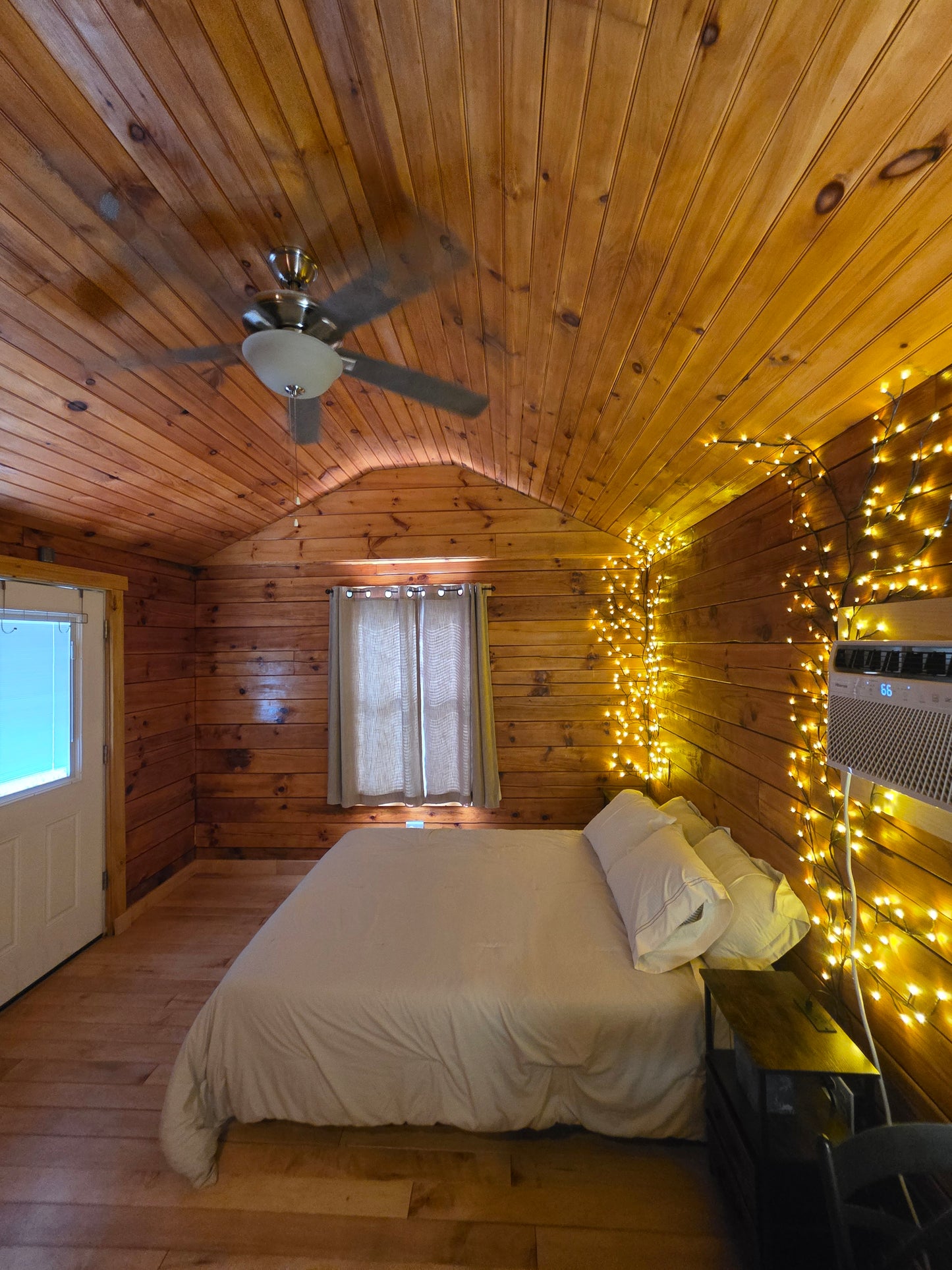 Canal Cabin 4