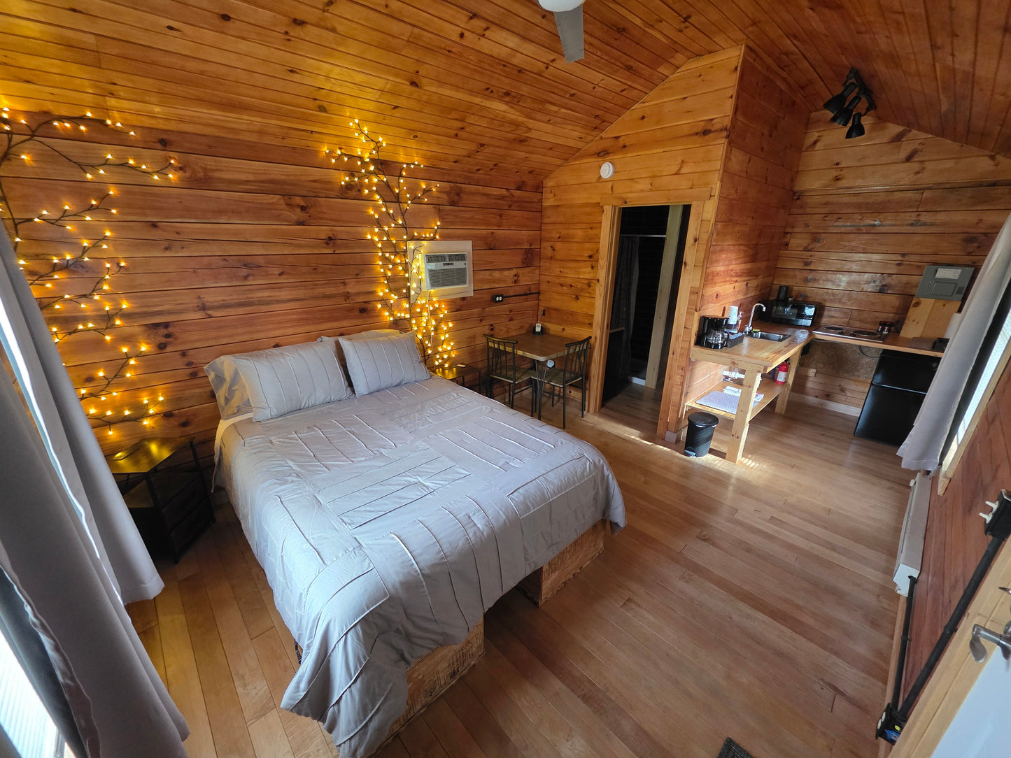 Canal Cabin 5